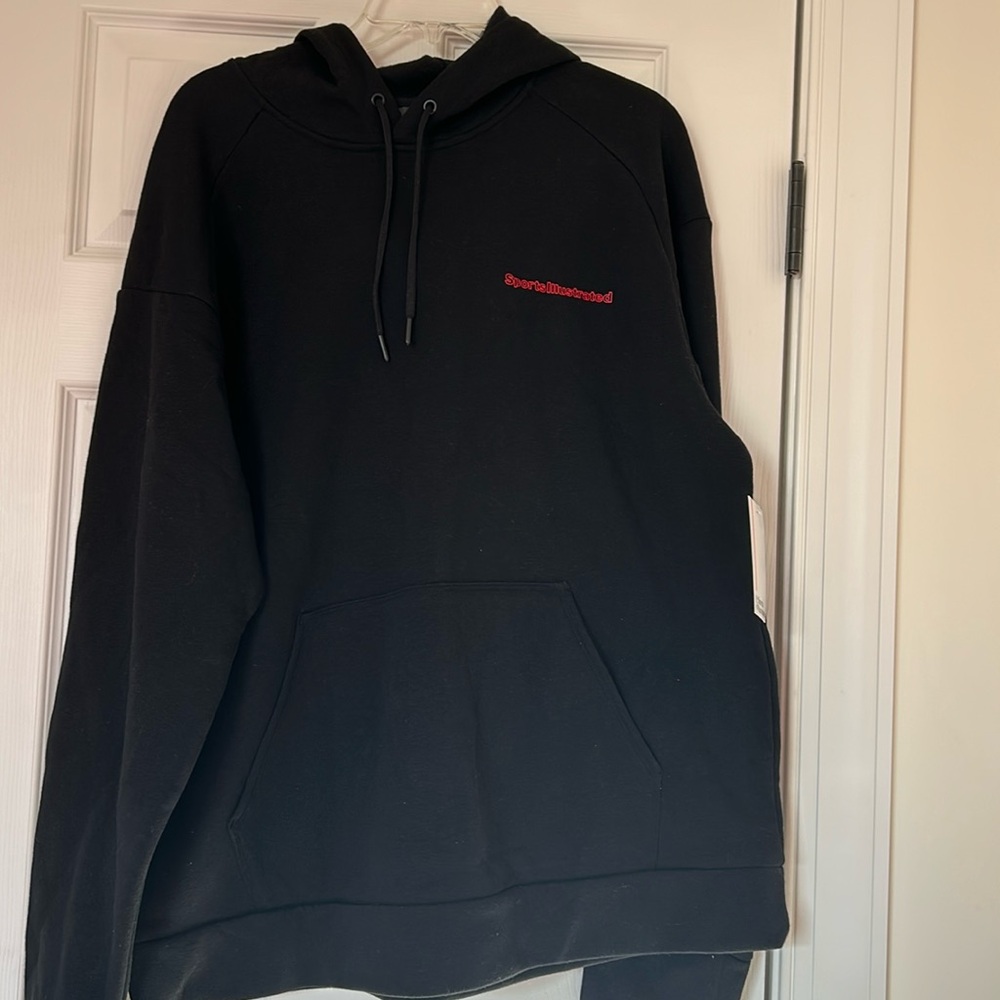 ⚾️🏈NWT SPORTS ILLUSTRATED HOODIE- XL🏈⚾️